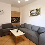 公寓 Dena For Rent